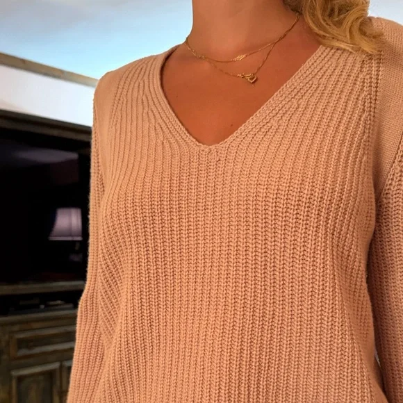Helmut Lang Blush V-Neck Sweater. Size XL - Picture 6 of 10